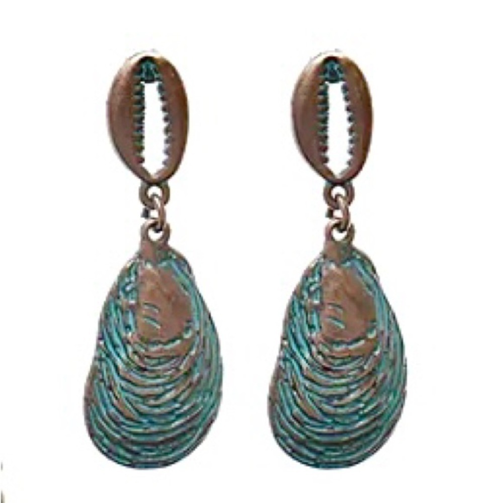 Beautiful beach shell earrings w copper/bronze vibe ✨✨
